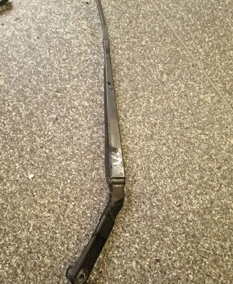 Mitsubishi Pajero Front wiper blade arm