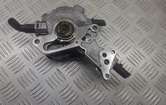 Volkswagen PASSAT B6 Vacuum pump