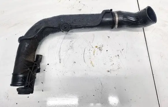 Volkswagen PASSAT B7 Intercooler hose/pipe