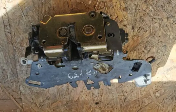 Sliding door lock
