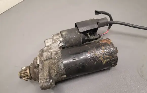 Volkswagen PASSAT B7 Starter motor 0001153007