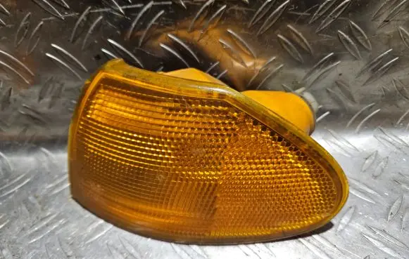Opel Astra F Front indicator light 182070B