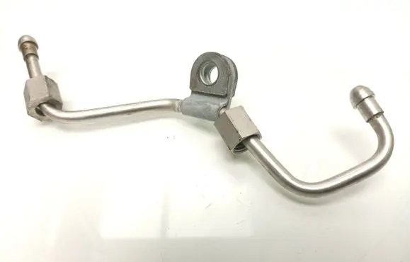 Volkswagen Golf V Fuel main line pipe