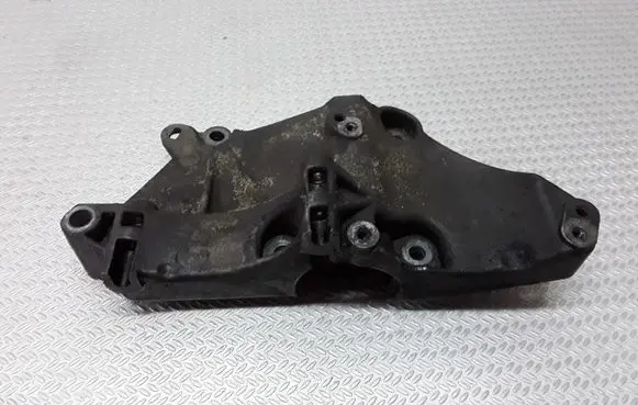 Renault Megane II Generator/alternator bracket 8200100148