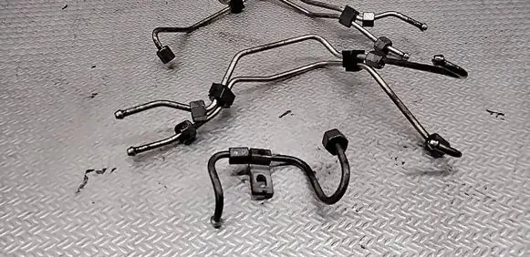 Volvo C30 Fuel injector supply line/pipe