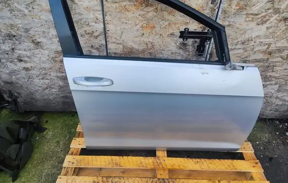 Volkswagen Golf VII Front door