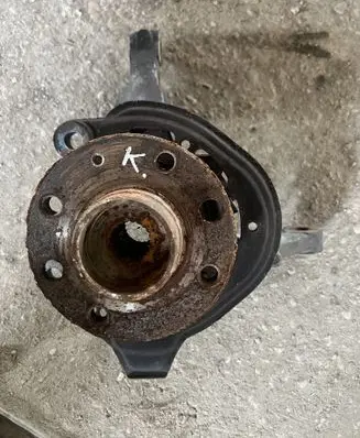 Opel Corsa C Front wheel hub spindle knuckle GM9156140