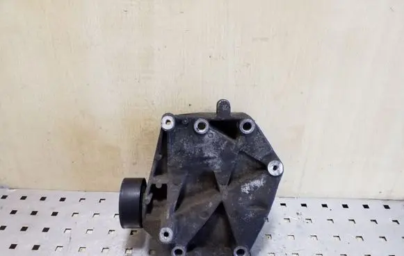 Opel Zafira B A/C compressor mount bracket 55191339 428702815