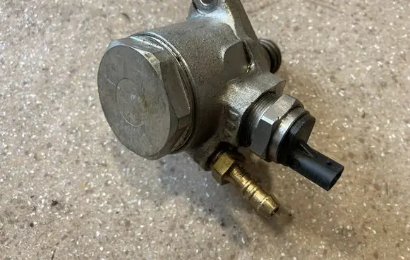 Audi Q3 8U Fuel injection high pressure pump 04E127026H