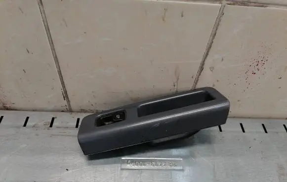 Volvo V50 Electric window control switch 8679473