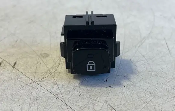 Polestar 2 Central locking switch button 32279487