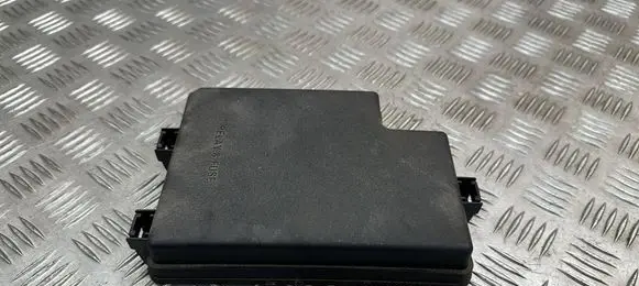 Toyota RAV 4 (XA40) Fuse box cover 8266242611