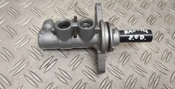 Toyota RAV 4 (XA40) Master brake cylinder 