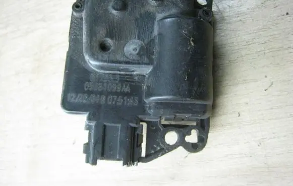Dodge Magnum Air flap motor/actuator 05061099AA