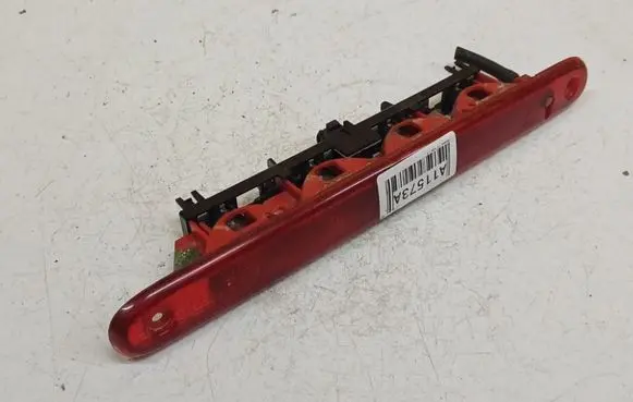 Peugeot 107 Third/center stoplight E204017