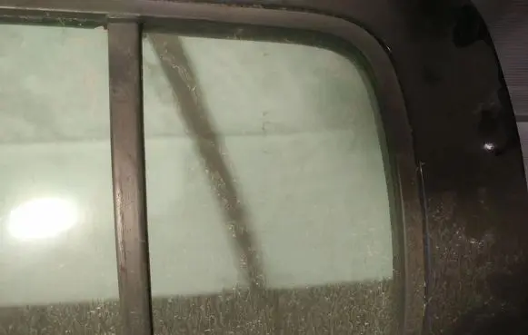 Rear vent window glass