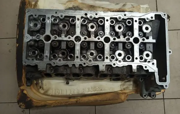 BMW 3 E90 E91 Engine head 778109304