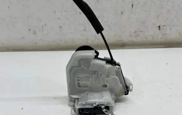 Nissan X-Trail T33 Rear door lock 825006RN1A
