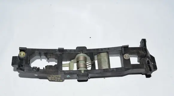 Rear door exterior handle/bracket