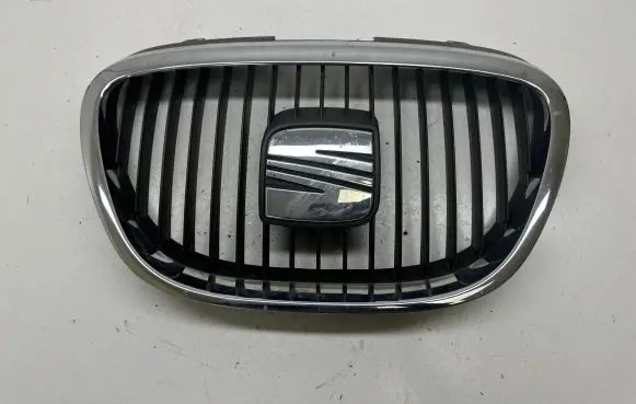 Seat Altea Front bumper upper radiator grill 5P0853654