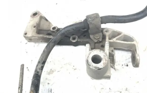 Volkswagen Golf V Engine mounting bracket 1k0199296