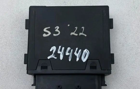 Audi A3 8Y Fuel pump relay 5WA906121