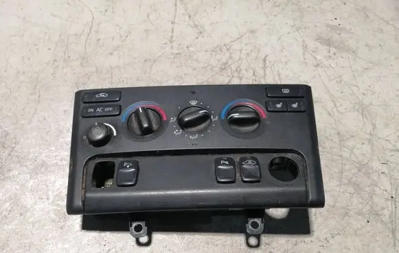Volvo XC90 Climate control unit 8682733