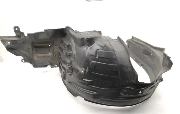 Front wheel arch liner splash guards