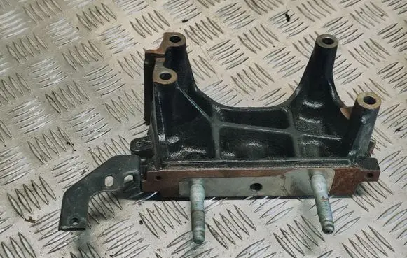 Hyundai Kona I Engine mounting bracket