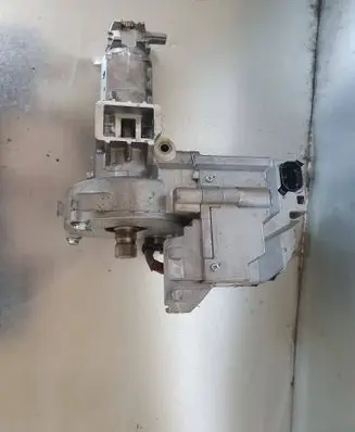Steering wheel axle set