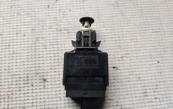 Volvo S70 V70 V70 XC Brake pedal sensor switch 8622064 00W513