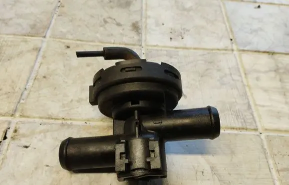 Opel Omega B2 Coolant heater control valve 90566947 90566948