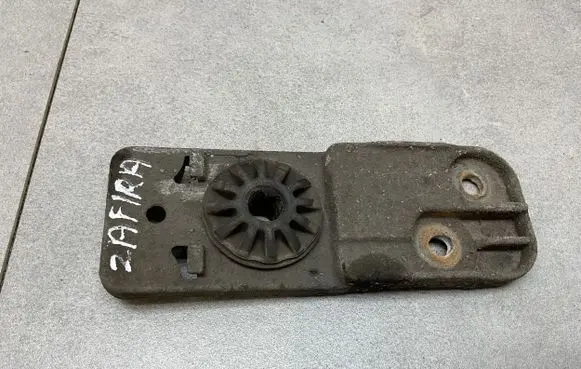 Radiator mount bracket