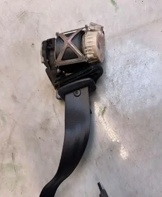 Renault Clio III Rear seatbelt 213132