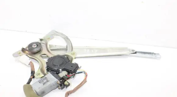 Lexus LS 430 Rear window lifting mechanism without motor 8571050090