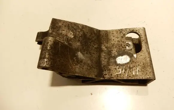 Volvo S80 Engine mounting bracket 1115