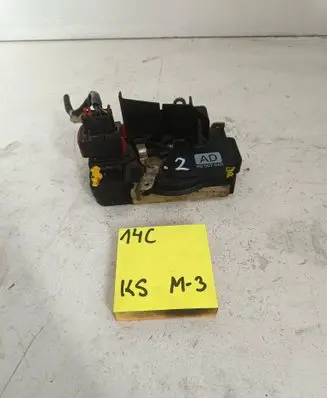 Opel Vectra B Front door lock 1212111