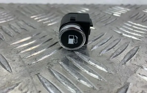 Jeep Grand Cherokee Fuel tank opening switch 