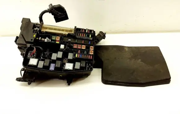 Toyota Auris E180 Fuse box set 8266202A80