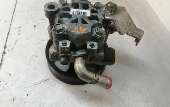 Toyota Avensis T250 Power steering pump 32100
