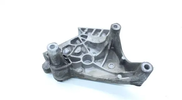 Seat Altea XL Engine mounting bracket 03G199207A