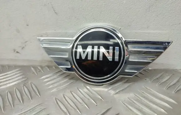 Mini Cooper Countryman R60 Manufacturer badge logo/emblem 