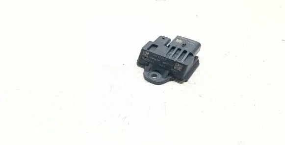 BMW 3 E90 E91 Glow plug pre-heat relay 7810856 0522120103