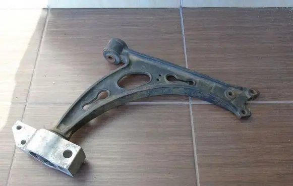Volkswagen Golf V Front lower control arm/wishbone
