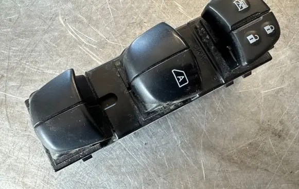 Nissan Juke I F15 Electric window control switch 254011KK0A