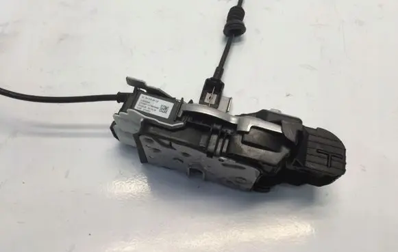 Volvo XC40 Front door lock 31462456