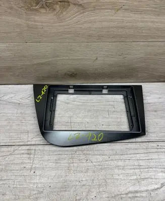 Seat Leon (1P) Radio/GPS head unit trim TK838