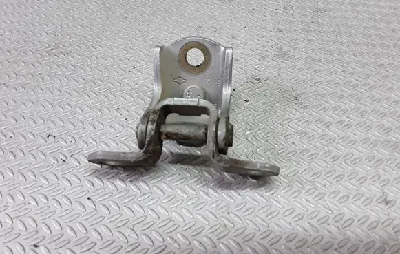 Nissan Note (E11) Rear door upper hinge