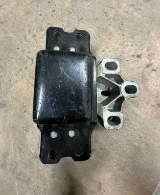 Volkswagen Caddy Engine mount bracket 1K0199555