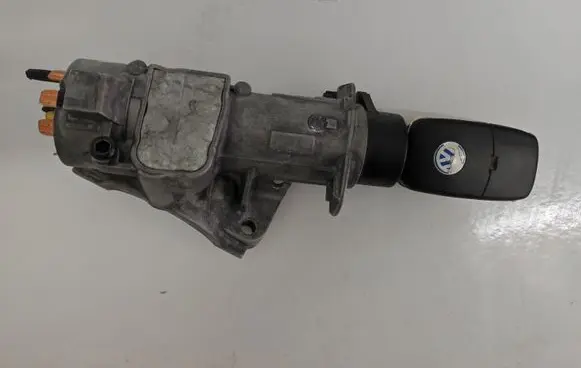 Volkswagen PASSAT B5 Ignition lock 4B0905851A